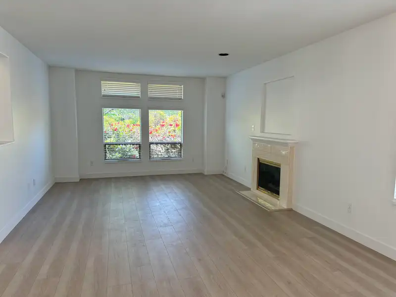 5398 COMMODORE DRIVE - photo 4 of 18