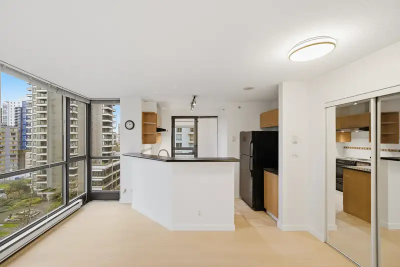 802 1367 ALBERNI STREET - photo 4 of 40
