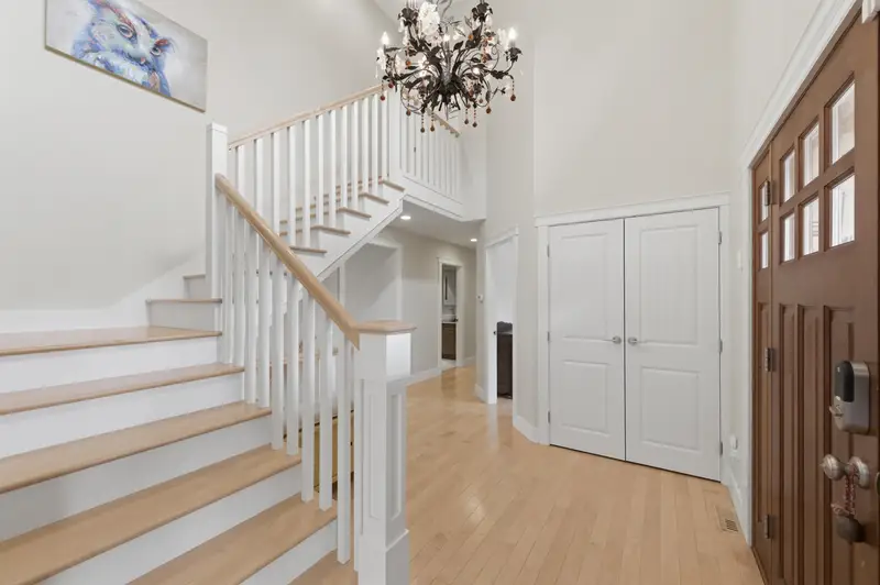 543 CONNAUGHT DRIVE - photo 4 of 25