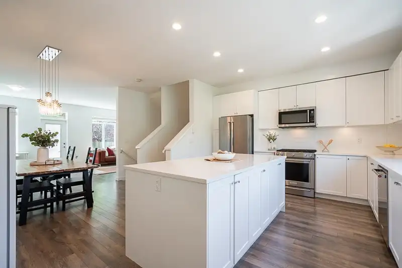 56 15268 28 AVENUE - photo 1 of 40