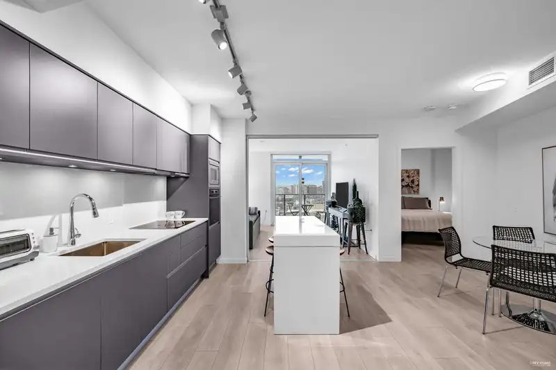 1021 180 E 2ND AVENUE - photo 3 of 29