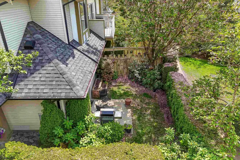 45 18707 65 AVENUE - photo 4 of 40