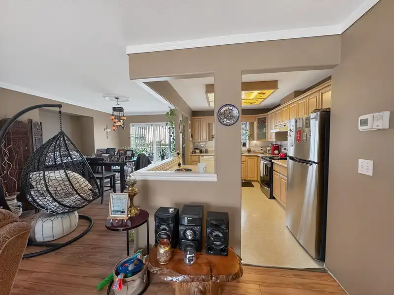 70 34250 HAZELWOOD AVENUE - photo 3 of 18