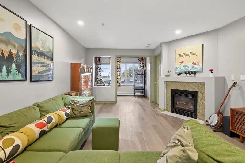 308 1688 E 4TH AVENUE - photo 3 of 19