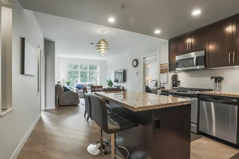 304 15428 31 AVENUE - photo 3 of 30