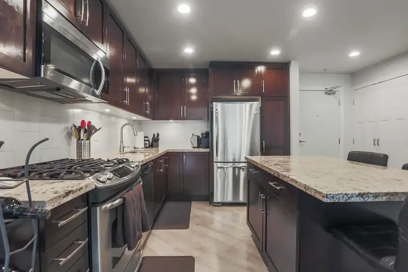 304 15428 31 AVENUE - photo 4 of 30