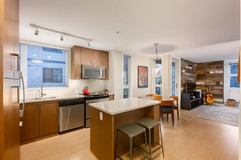 201 562 E 7TH AVENUE - photo 2 of 27