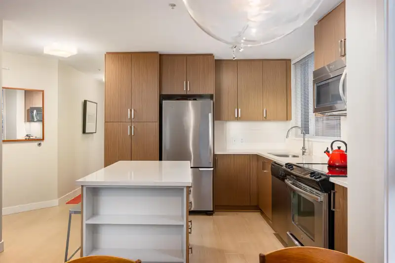201 562 E 7TH AVENUE - photo 3 of 27