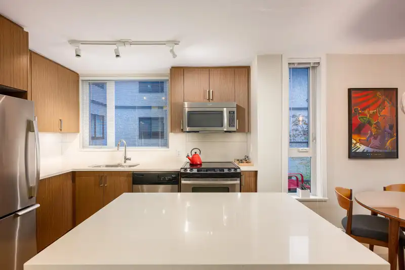 201 562 E 7TH AVENUE - photo 4 of 27