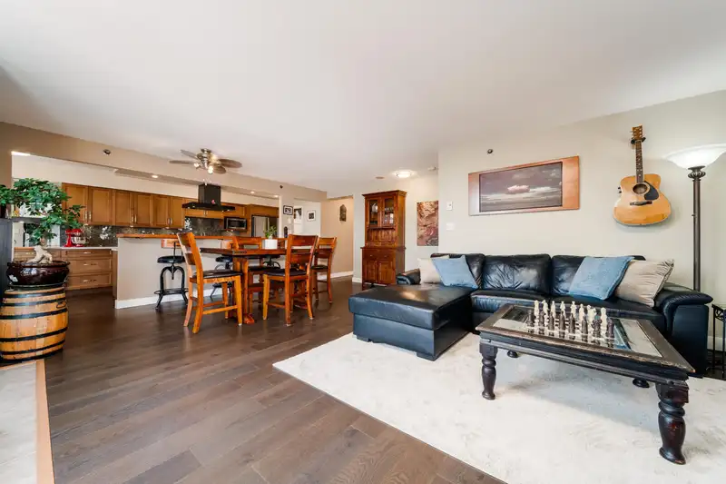 609 518 W 14 AVENUE - photo 4 of 38