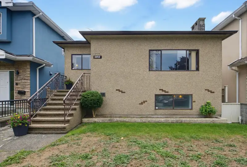 2546 NAPIER STREET - photo 1 of 31