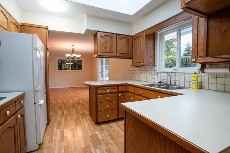 4825 44A AVENUE - photo 4 of 26