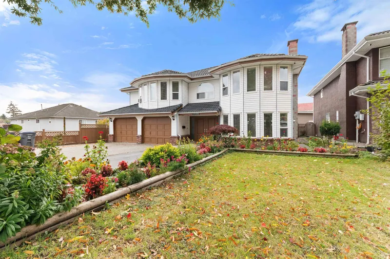 13398 89 AVENUE - photo 3 of 25