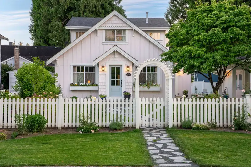 23208 FRANCIS AVENUE - photo 2 of 40