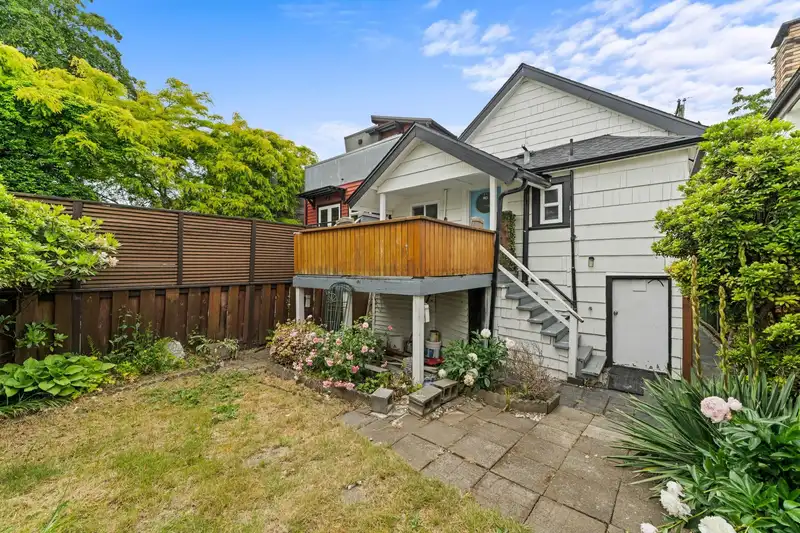 266 E 32ND AVENUE - photo 3 of 26