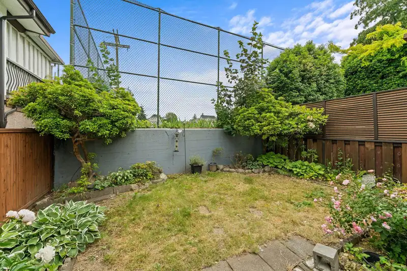 266 E 32ND AVENUE - photo 4 of 26