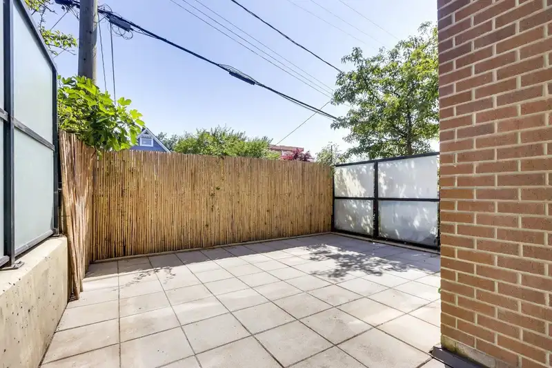 215 2150 E HASTINGS STREET - photo 4 of 32