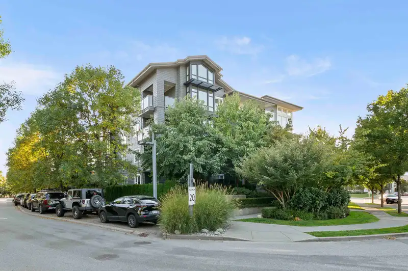 407 550 SEABORNE PLACE - photo 2 of 40