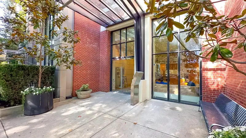 1502 977 MAINLAND STREET - photo 4 of 23