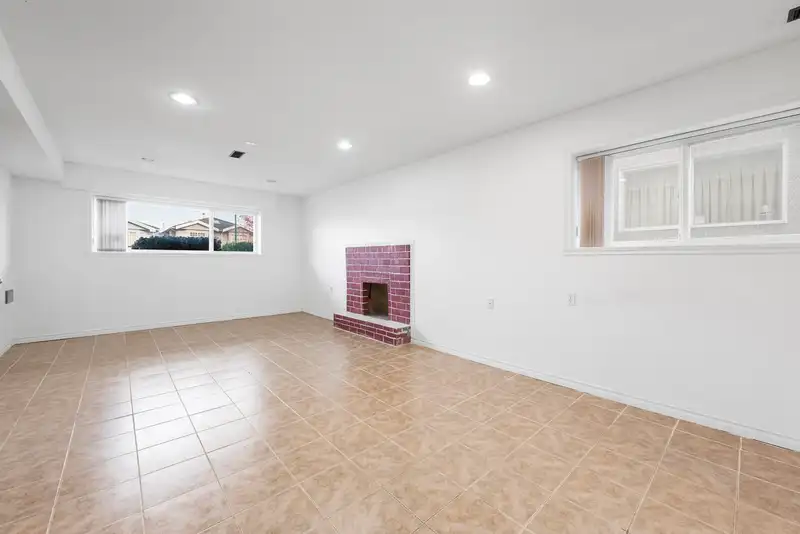 3220 E 19TH AVENUE - photo 4 of 40