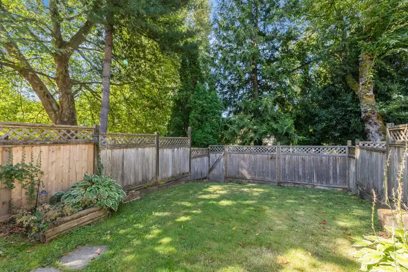 12123 SCHMIDT CRESCENT - photo 2 of 21