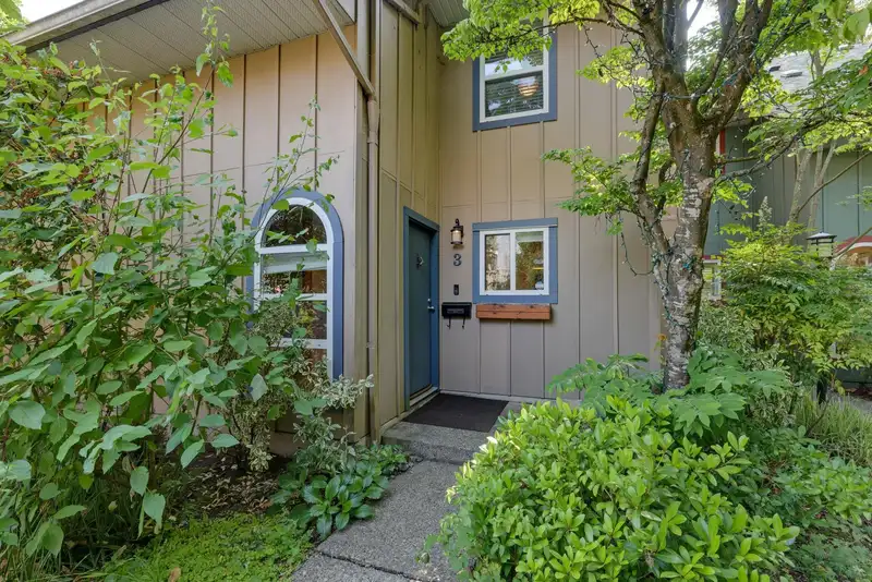 3 900 W 17TH STREET - photo 1 of 28