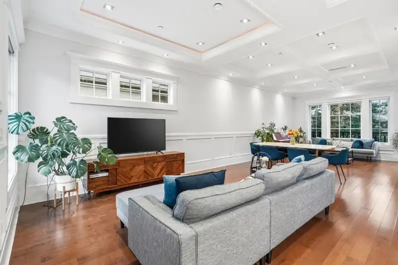 5058 DUNBAR STREET - photo 2 of 40