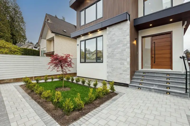 325 W 22ND STREET - photo 4 of 36