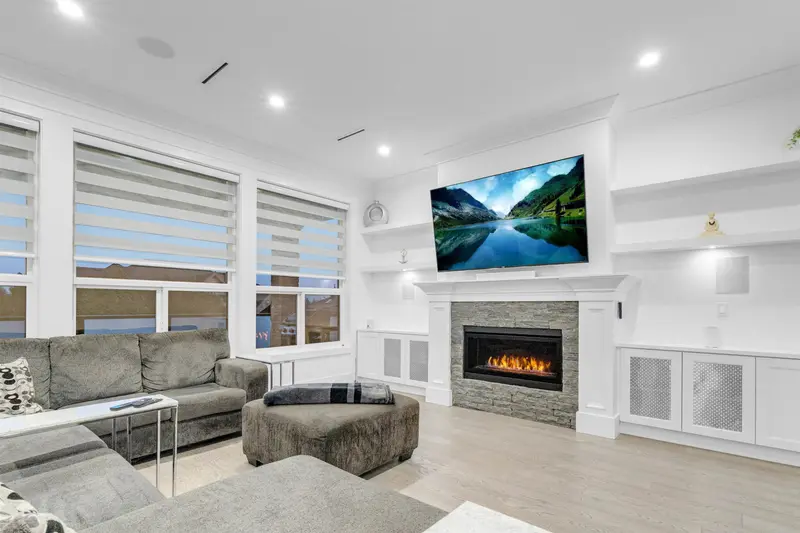 5804 152 STREET - photo 2 of 25