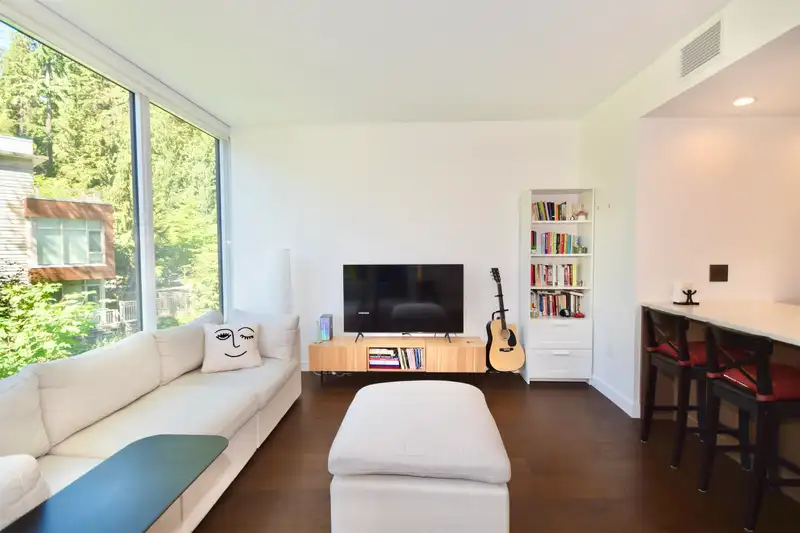304 5629 BIRNEY AVENUE - photo 2 of 19