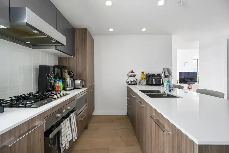 1502 4638 GLADSTONE STREET - photo 3 of 30