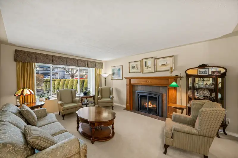 8850 213A PLACE - photo 3 of 40