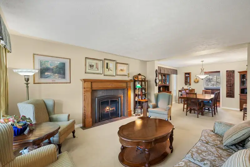 8850 213A PLACE - photo 4 of 40