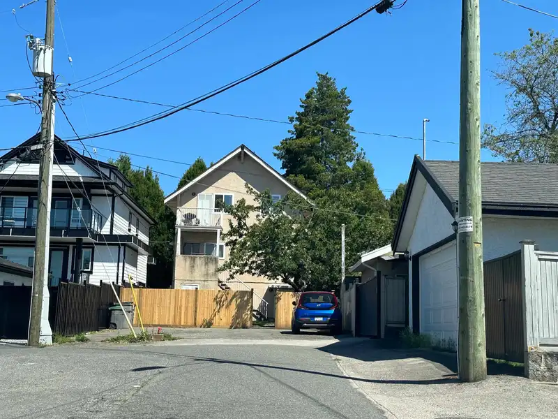 594 E 49TH AVENUE - photo 3 of 5