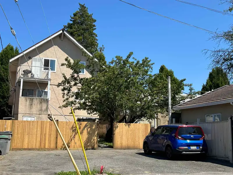 594 E 49TH AVENUE - photo 4 of 5