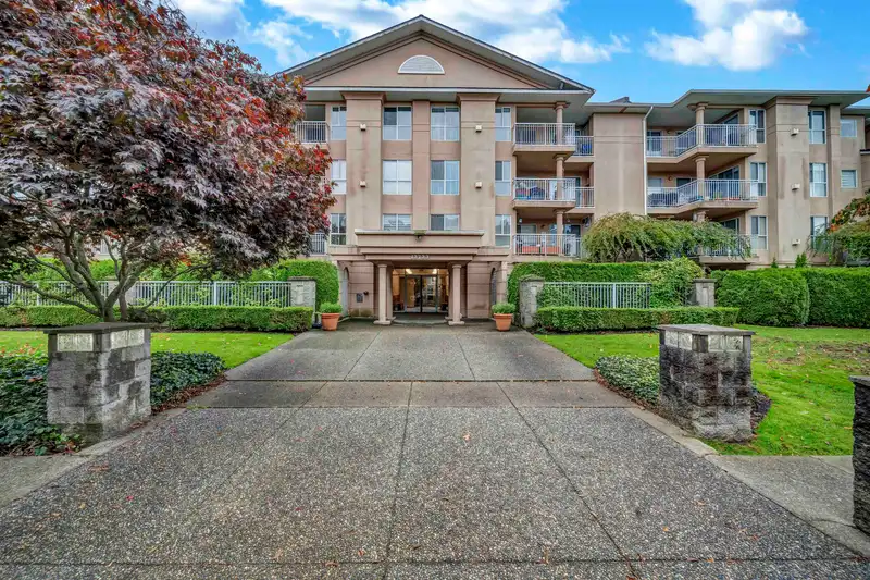 101 13733 74 AVENUE - photo 1 of 17