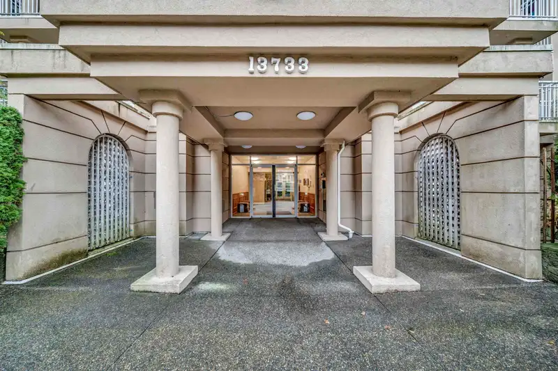 101 13733 74 AVENUE - photo 4 of 17