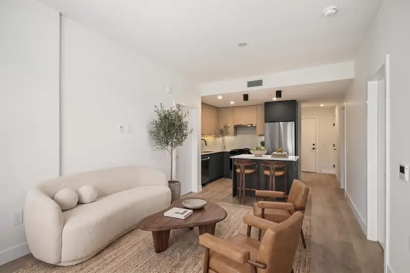 410 111 BULLER STREET - photo 1 of 33