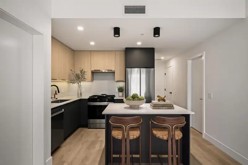 410 111 BULLER STREET - photo 3 of 33