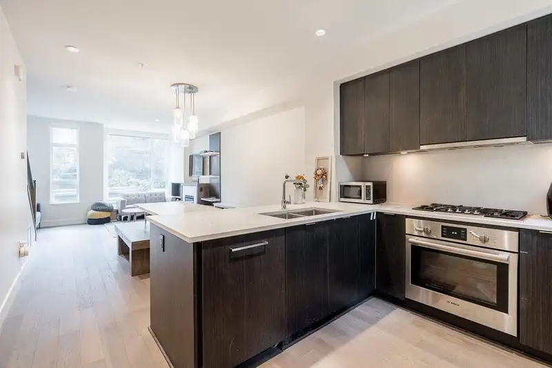 5512 OAK STREET - photo 4 of 32