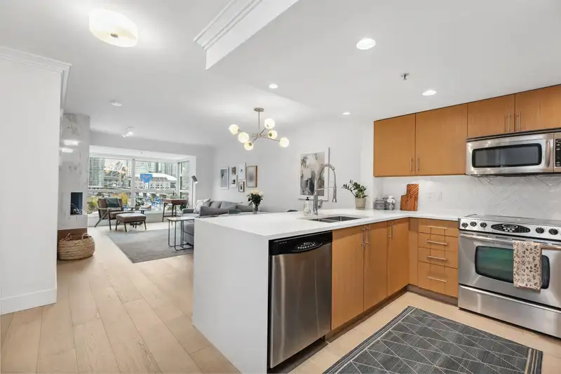 507 125 MILROSS AVENUE - photo 2 of 33