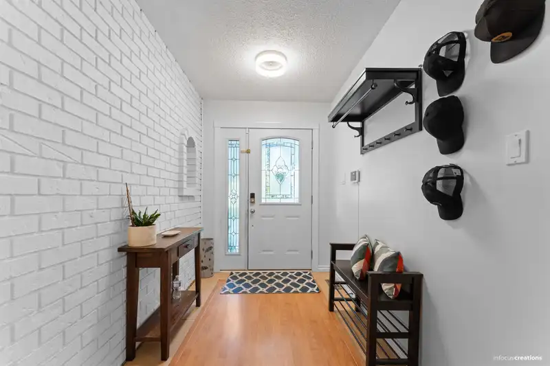 20182 44A AVENUE - photo 3 of 25