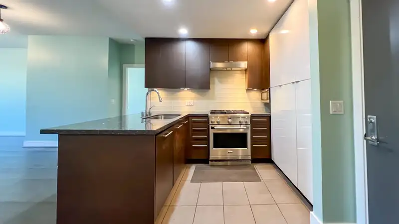 213 5928 BIRNEY AVENUE - photo 4 of 21
