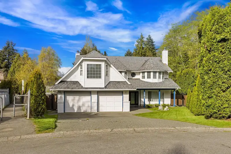 7474 142 STREET - photo 1 of 34
