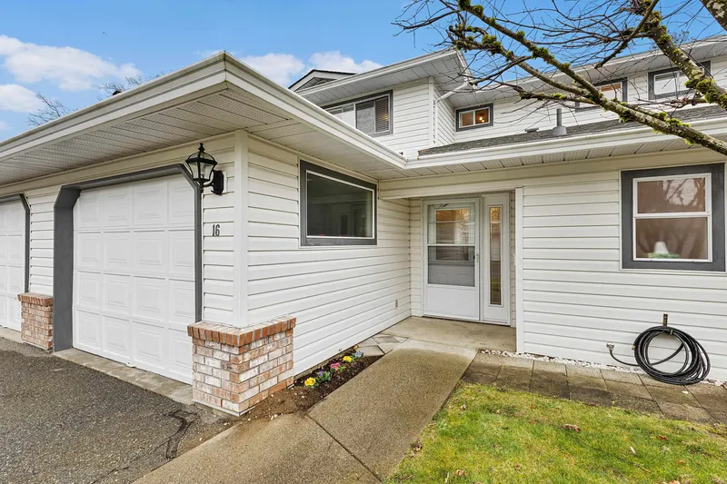 16 32165 7 AVENUE - photo 2 of 25