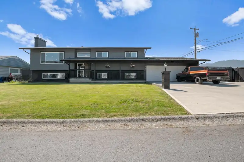 8789 BUTCHART STREET - photo 1 of 37