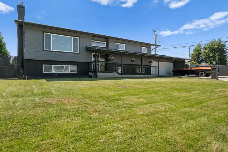 8789 BUTCHART STREET - photo 2 of 37