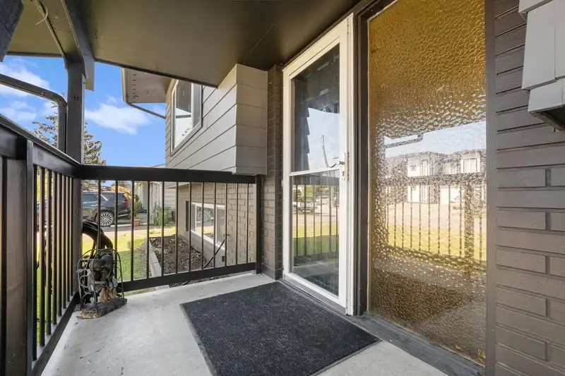 8789 BUTCHART STREET - photo 4 of 37