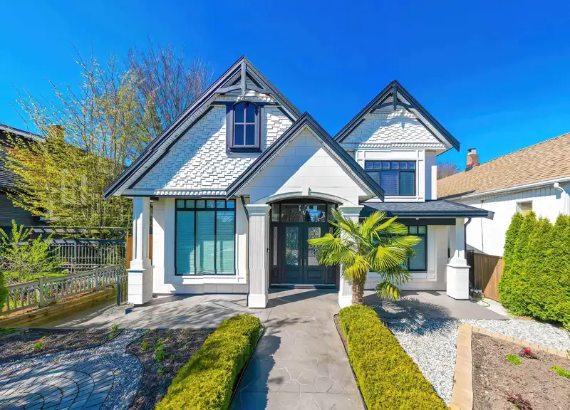 813 DUBLIN STREET - photo 1 of 40