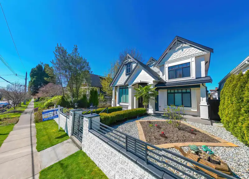 813 DUBLIN STREET - photo 3 of 40